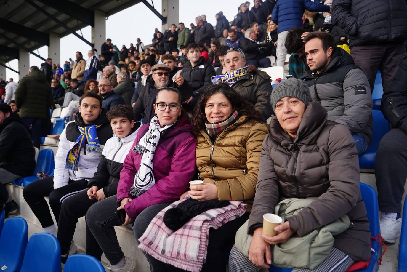 La afición de Unionistas responde a la llamada, ¡búscate en la grada!