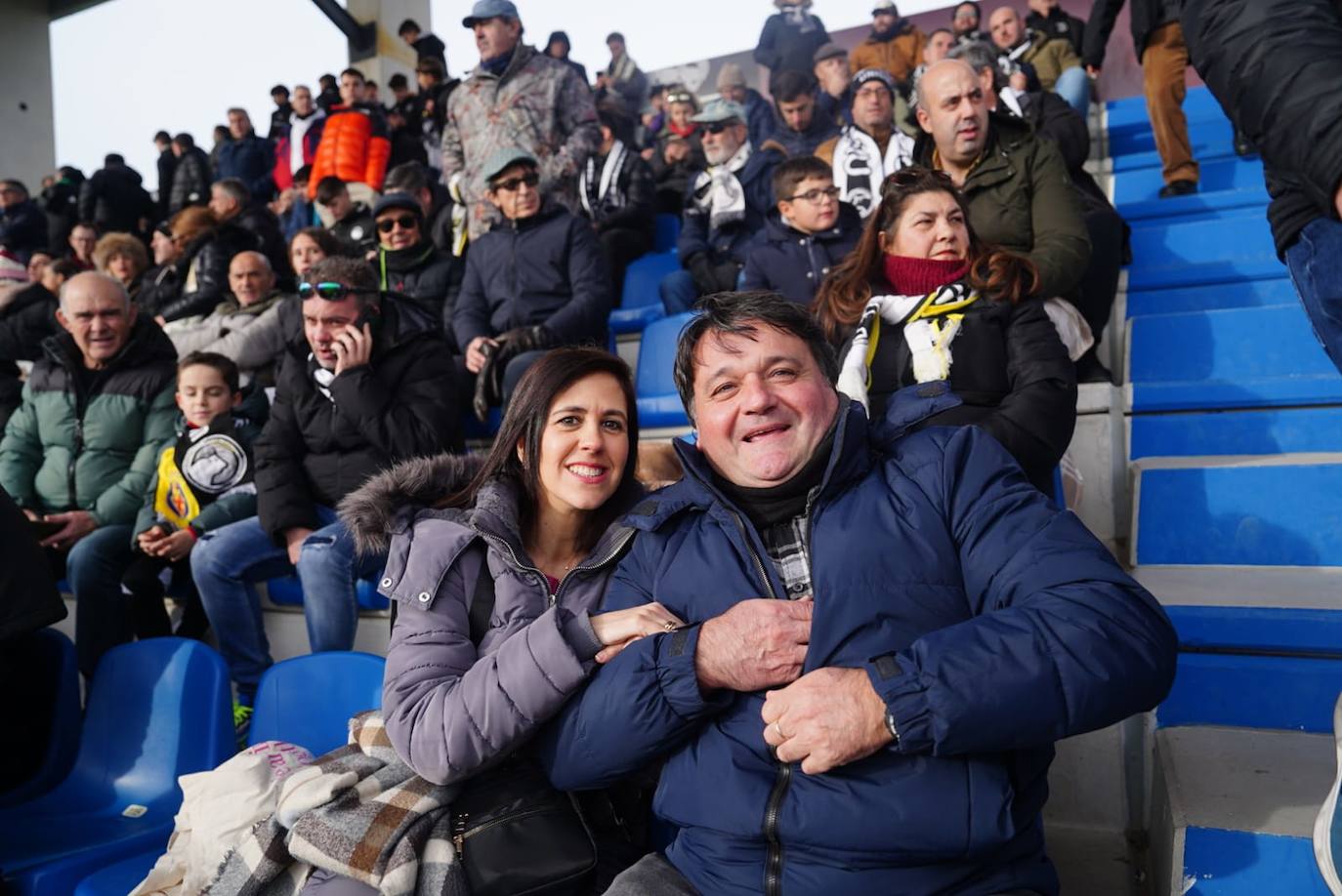 La afición de Unionistas responde a la llamada, ¡búscate en la grada!