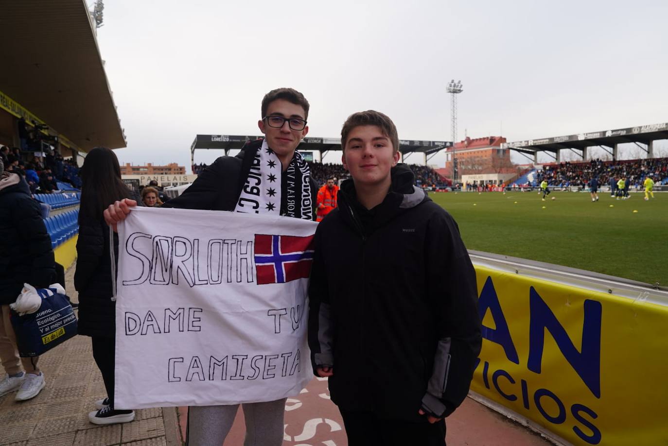 La afición de Unionistas responde a la llamada, ¡búscate en la grada!