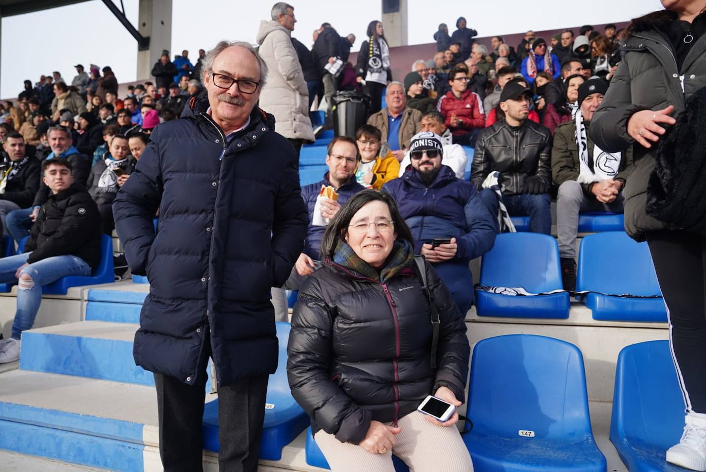 La afición de Unionistas responde a la llamada, ¡búscate en la grada!