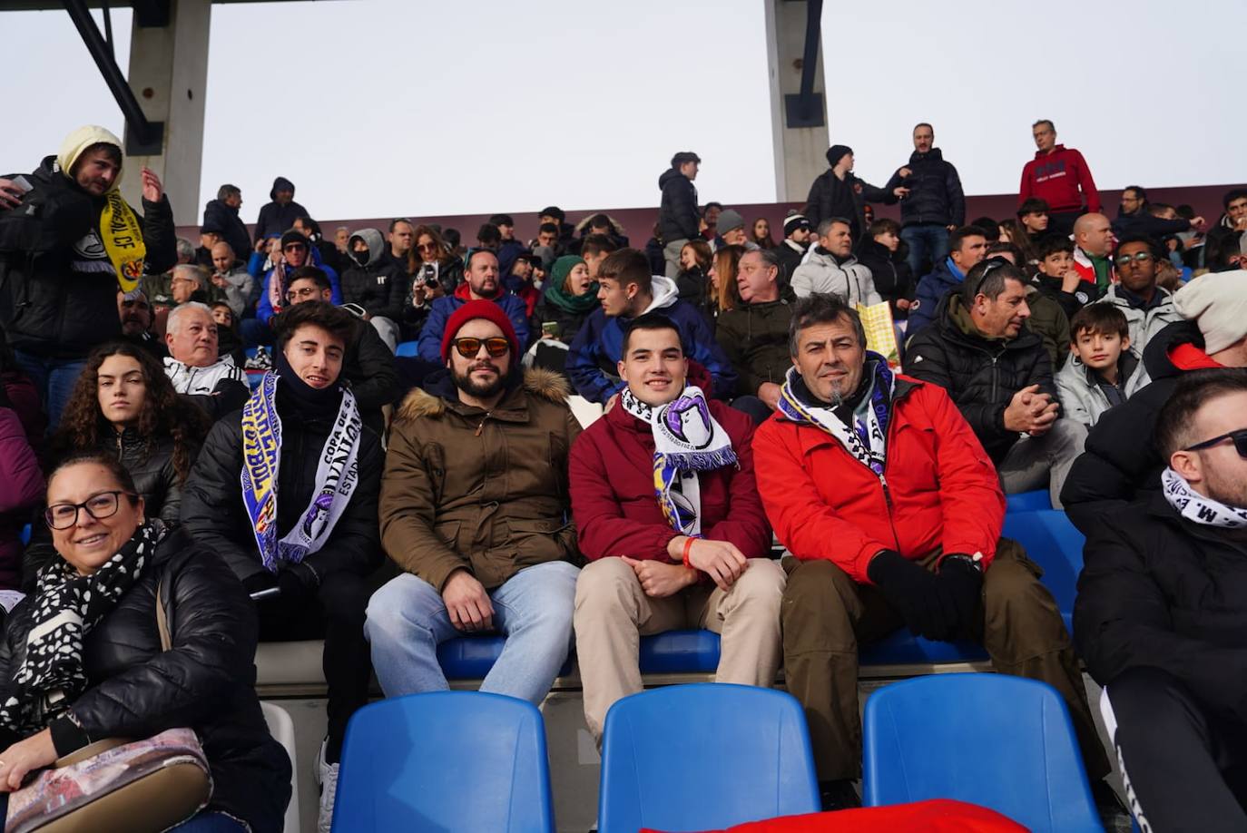 La afición de Unionistas responde a la llamada, ¡búscate en la grada!