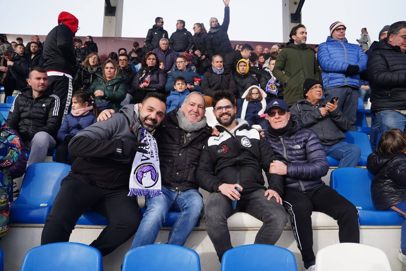 La afición de Unionistas responde a la llamada, ¡búscate en la grada!