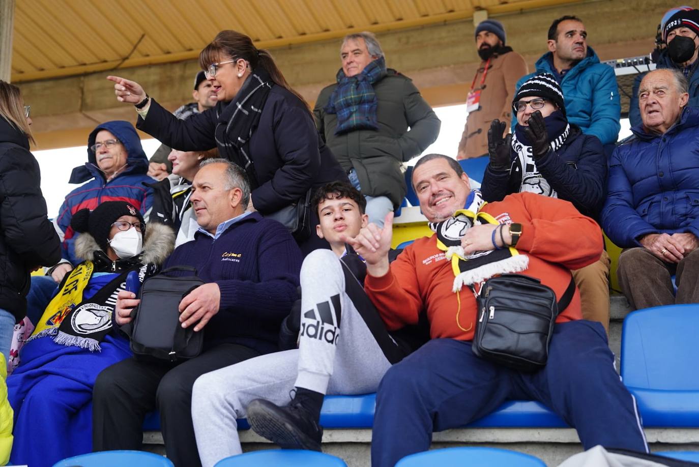 La afición de Unionistas responde a la llamada, ¡búscate en la grada!