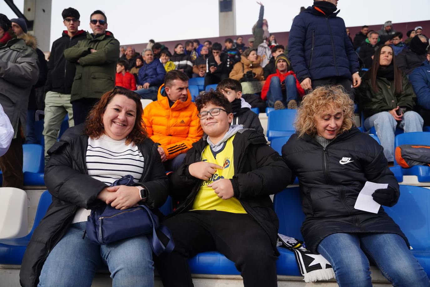 La afición de Unionistas responde a la llamada, ¡búscate en la grada!