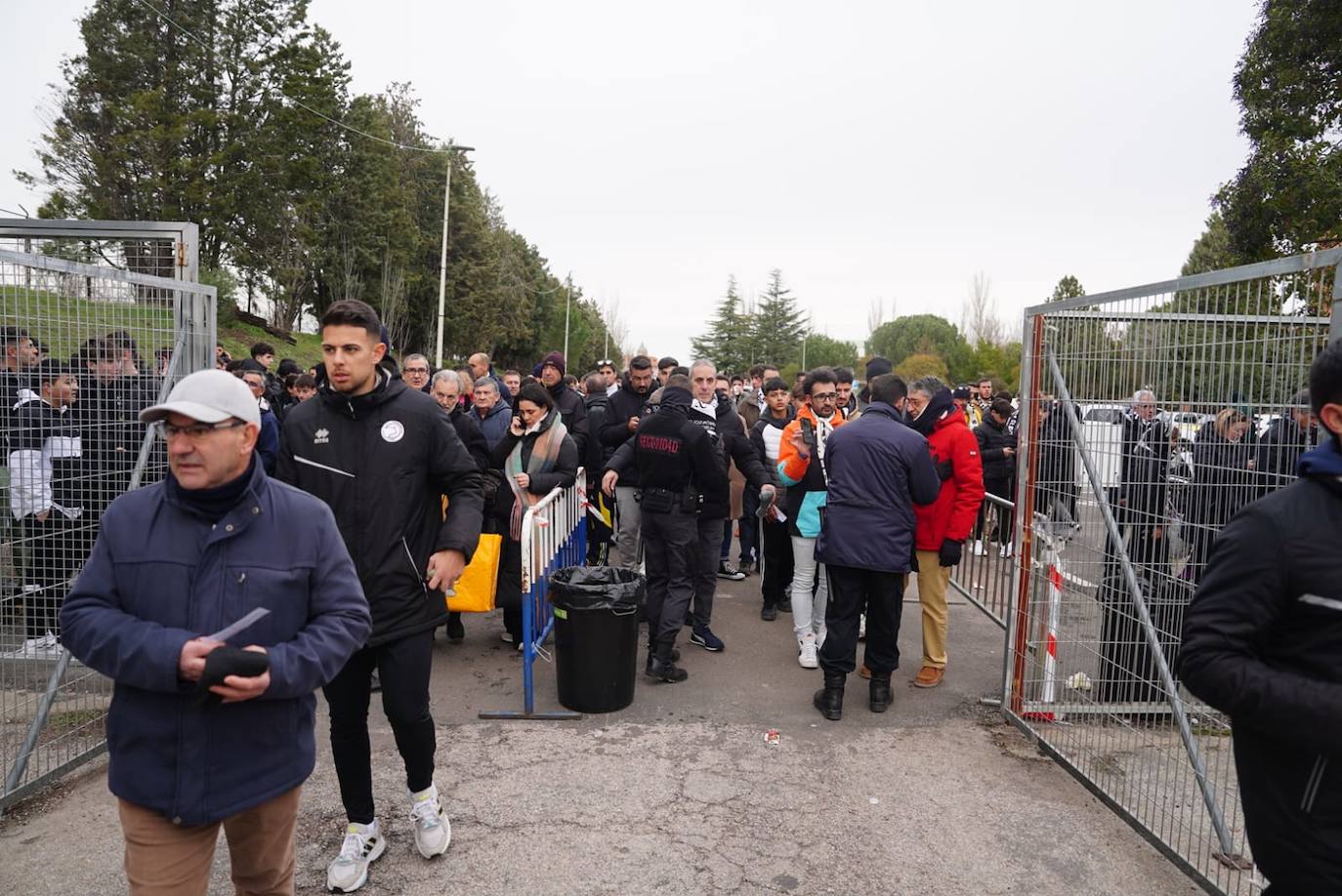 La afición de Unionistas responde a la llamada, ¡búscate en la grada!