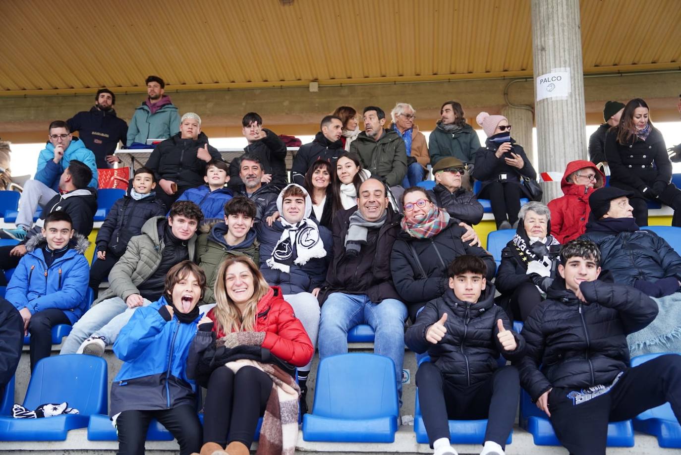 La afición de Unionistas responde a la llamada, ¡búscate en la grada!