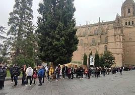 Increíble cola para sacar un abono de Unionistas: llegaba hasta la torre de la Catedral