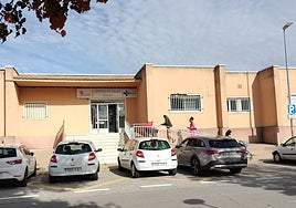Imagen del acceso al centro de salud de Guijuelo.