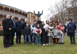 Un momento de la ofrenda floral en recuerdo a Julio Robles celebrada este sábado en La Glorieta