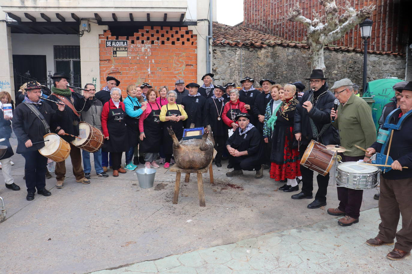 La matanza de Linares de Riofrío celebra quince años con vigor y ganas de seguir