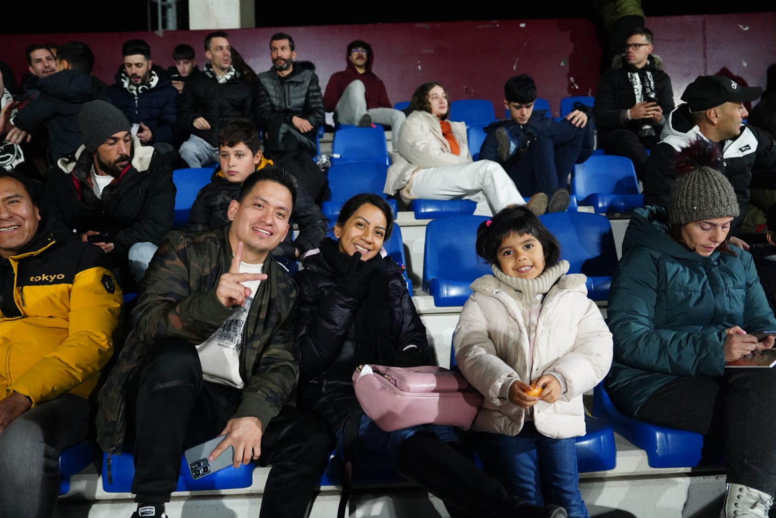 Búscate en la grada del Reina Sofía en el partido contra el Rayo Majadahonda