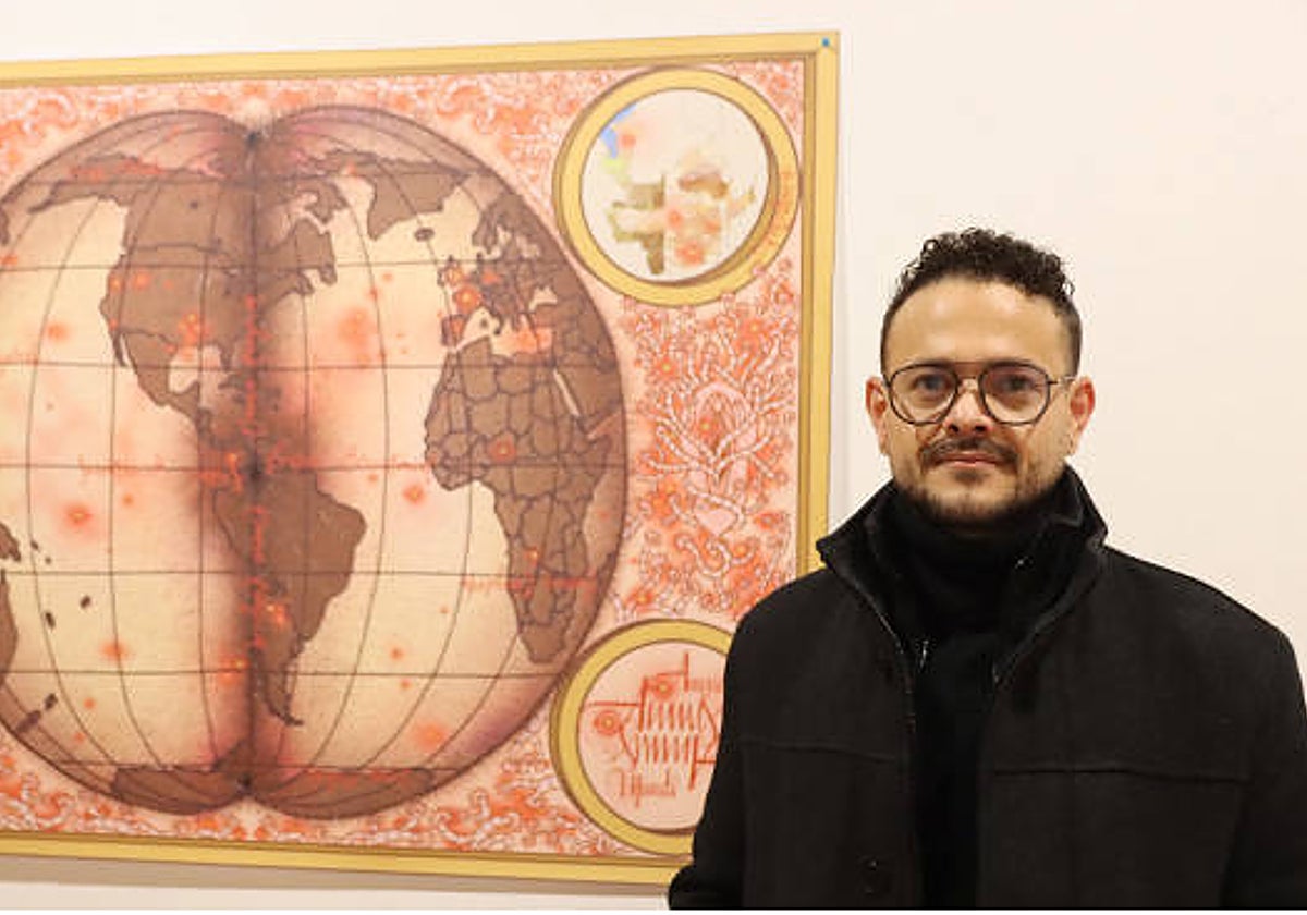 Adrián Estrada Mejía, en la inauguración de su exposición «Cartografía de la Humedad»