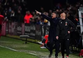 Dani Ponz da intrucciones a sus jugadores