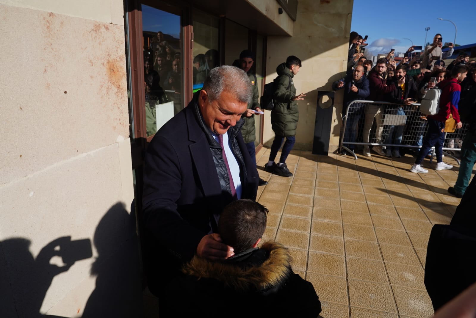 Así fue el aterrizaje del Barça en Salamanca: detallazo de Ferran Torres