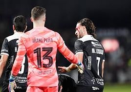 Losada sangra tras chocar con Iñaki Peña.