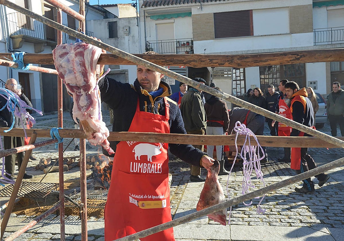 Lumbrales celebra una popular Fiesta de la Matanza Tradicional
