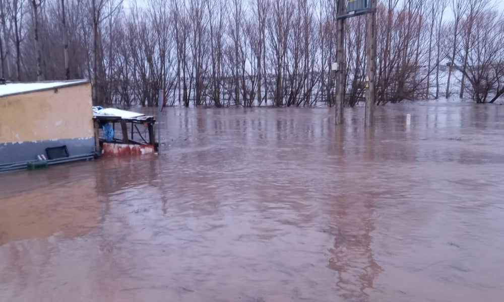 Impresionantes imágenes del desbordamiento del río Almar a su paso por Nava de Sotrobal