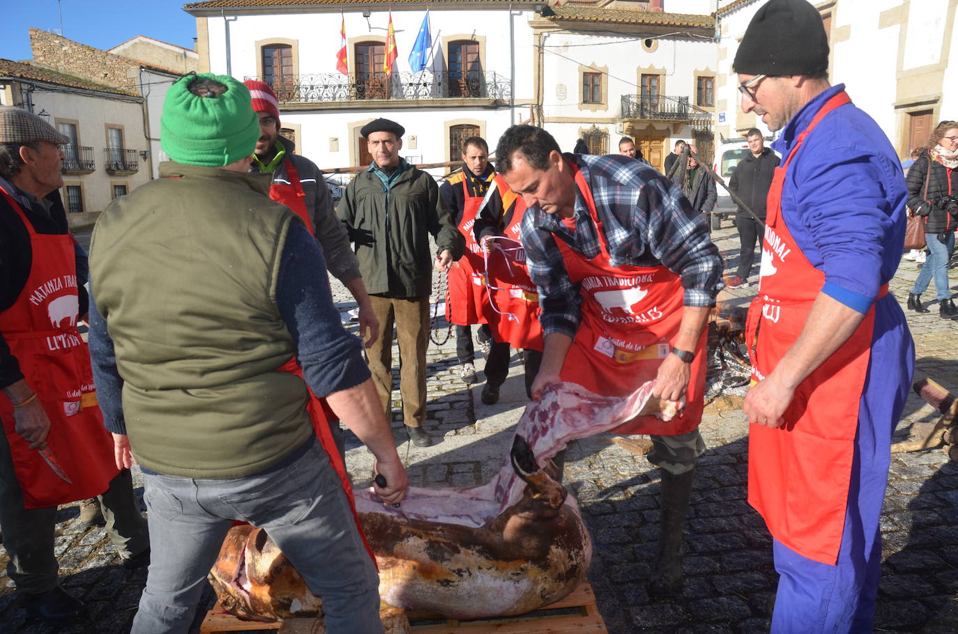 Lumbrales celebra una popular Fiesta de la Matanza Tradicional
