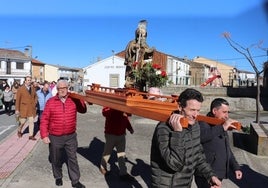 Imagen de la llegada de la procesión de San Antón a la Plaza Mayor de Peromingo