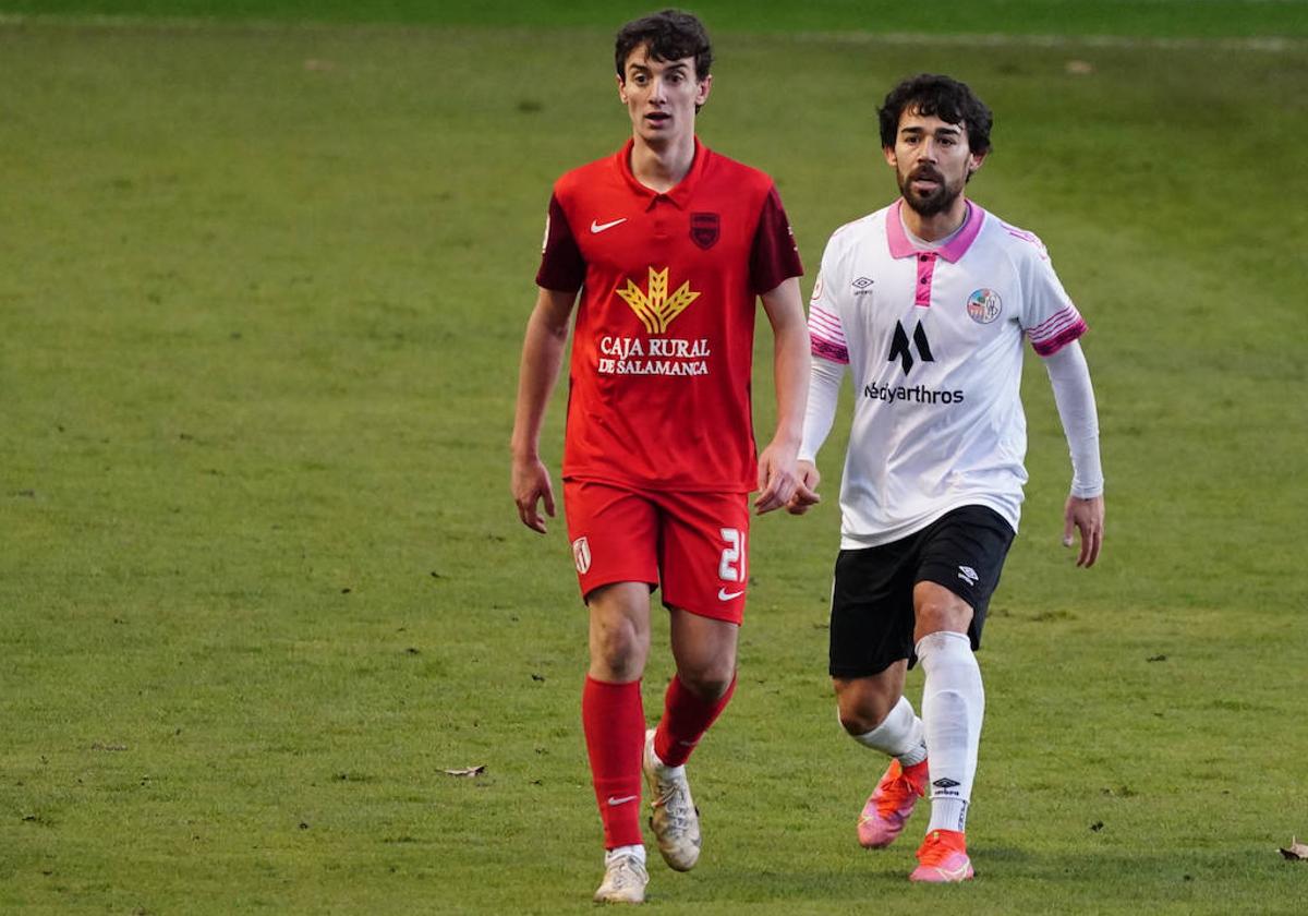 Mito y Javi Navas, en el derbi de la pasada temporada en el estadio Helmántico.