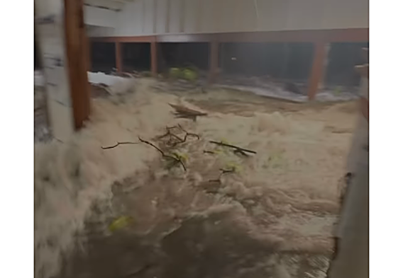 La fuerza de la ola se llevó por delante unas instalaciones militares.