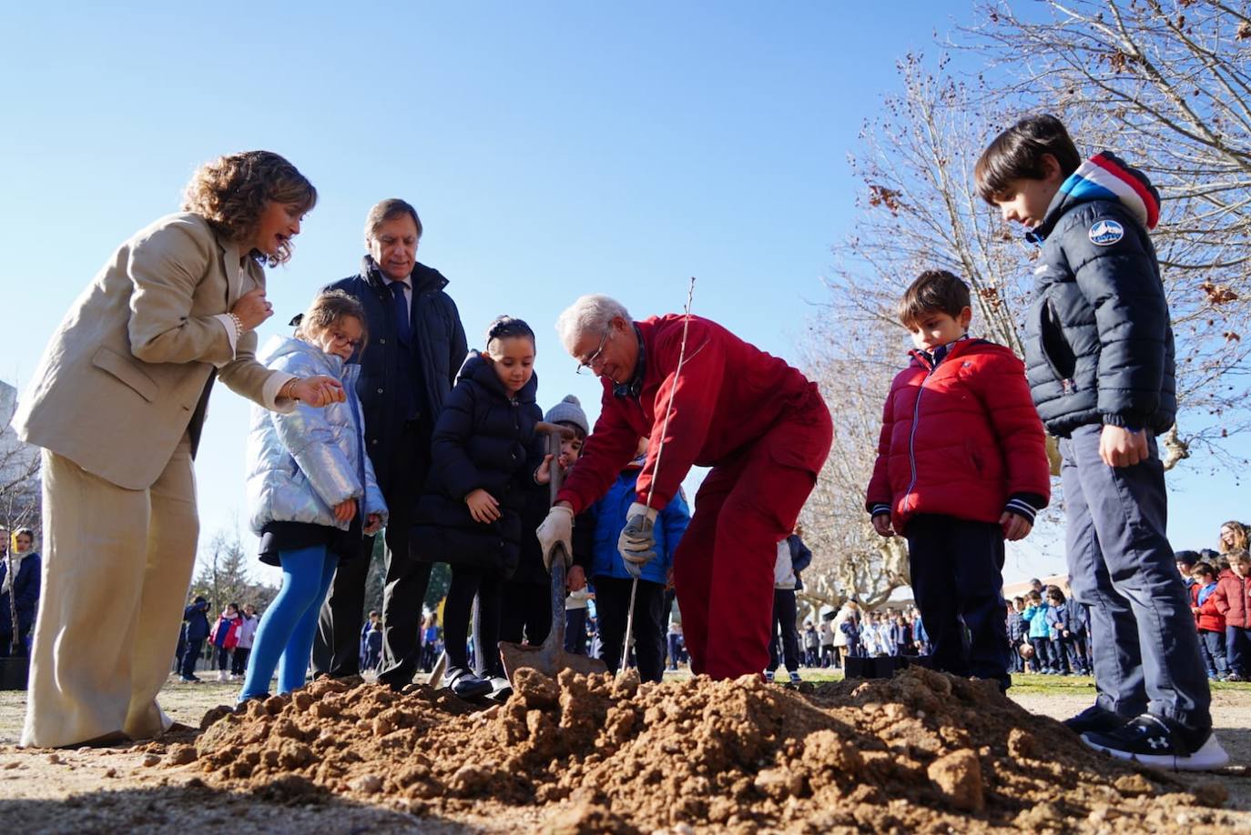 Los niños del Colegio Marista Champagnat plantan árboles dentro del proyecto &#039;Patios por el Clima&#039;