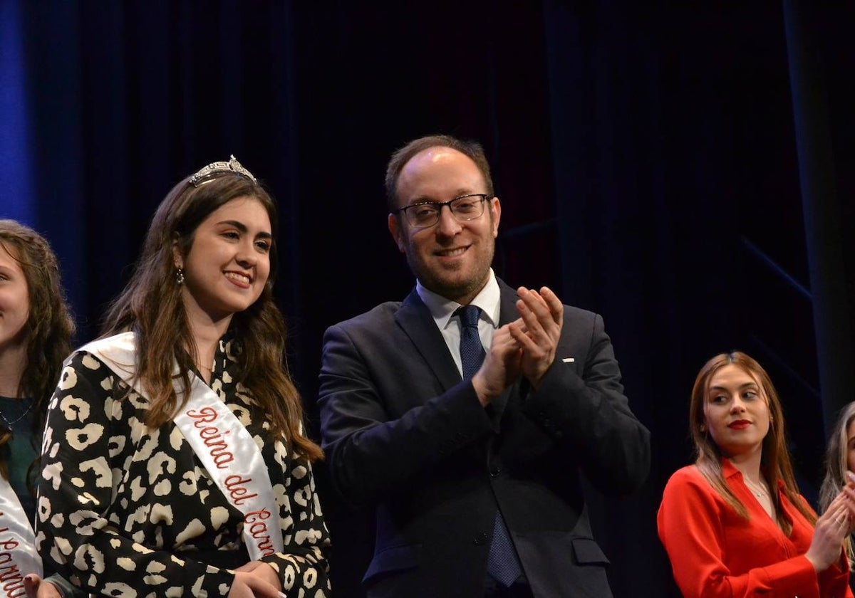 La reina y las damas del Carnaval comienzan su reinado