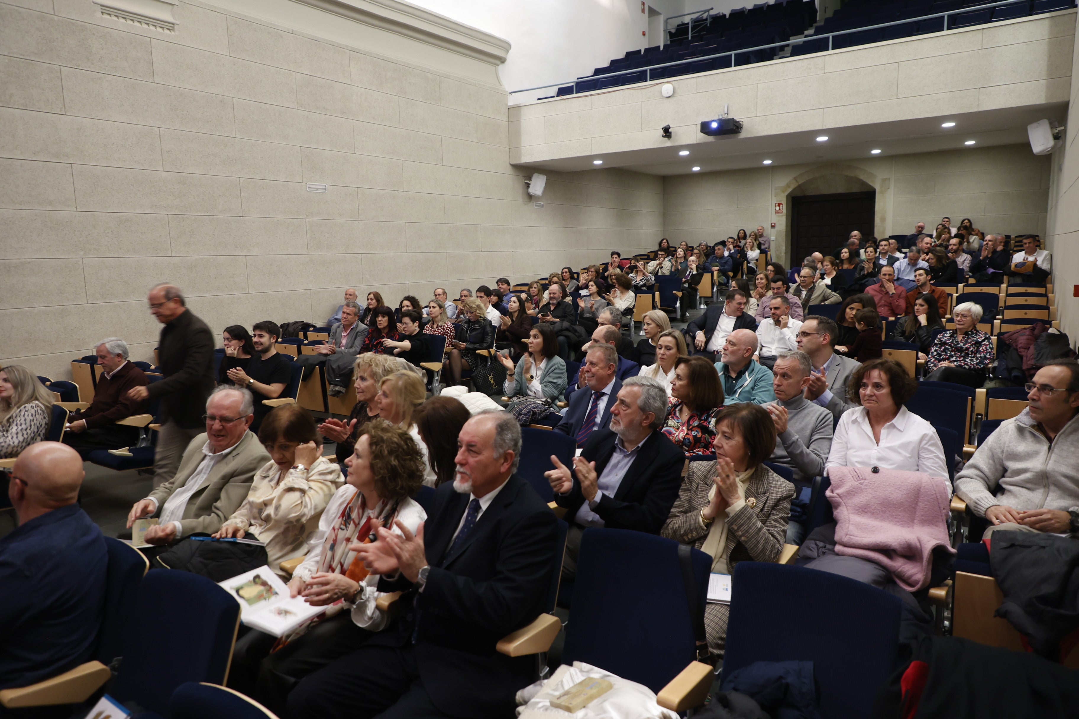 Homenaje sentido de ANPE a 25 docentes con la esperanza puesta en el futuro