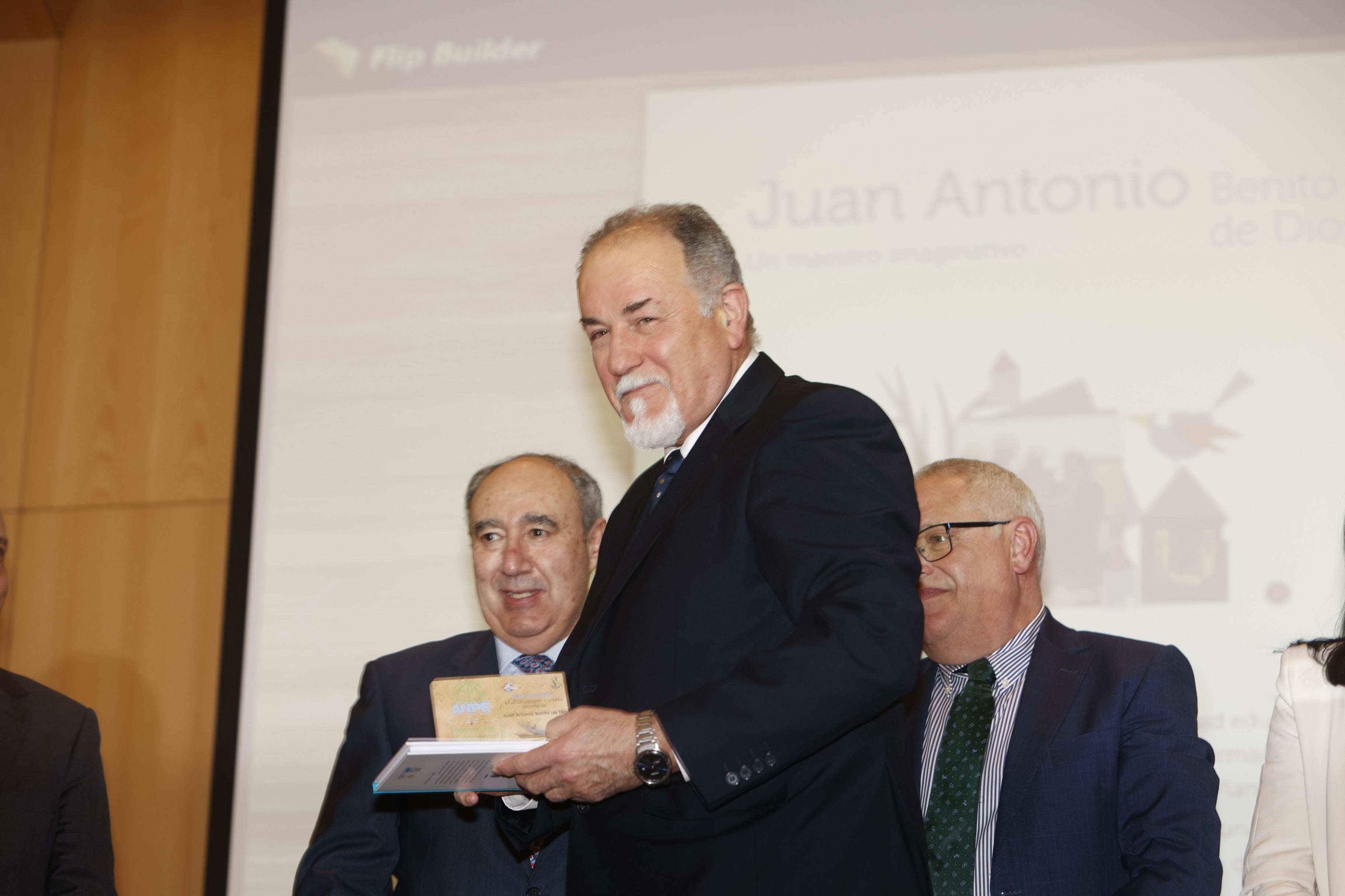 Homenaje sentido de ANPE a 25 docentes con la esperanza puesta en el futuro