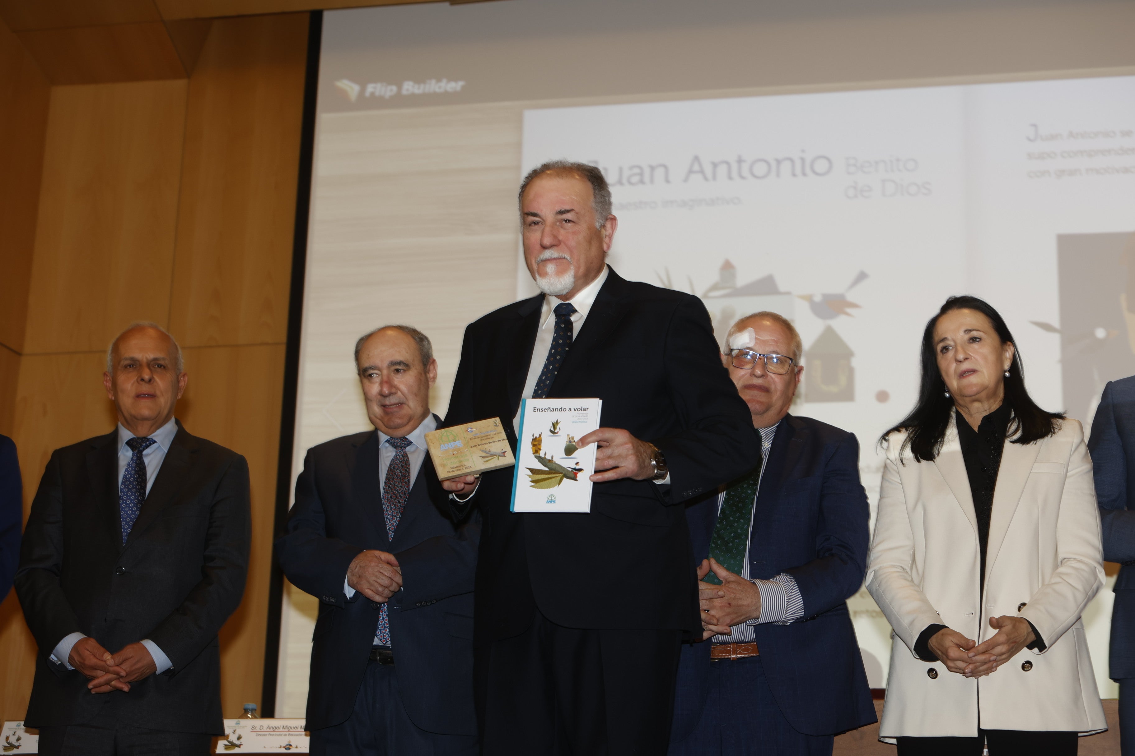 Homenaje sentido de ANPE a 25 docentes con la esperanza puesta en el futuro