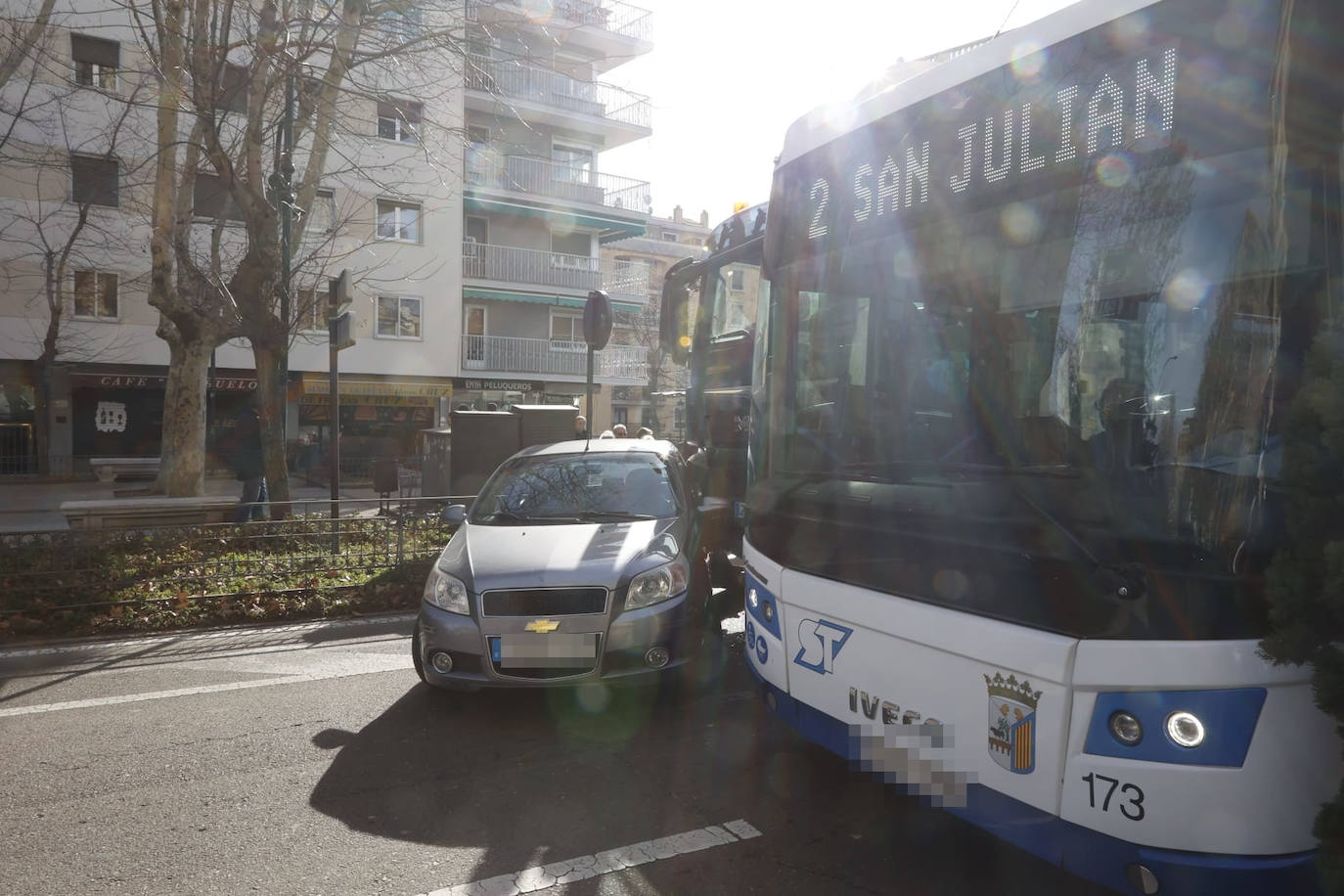 Así fue el espectacular accidente en Carmelitas entre un camión y un coche