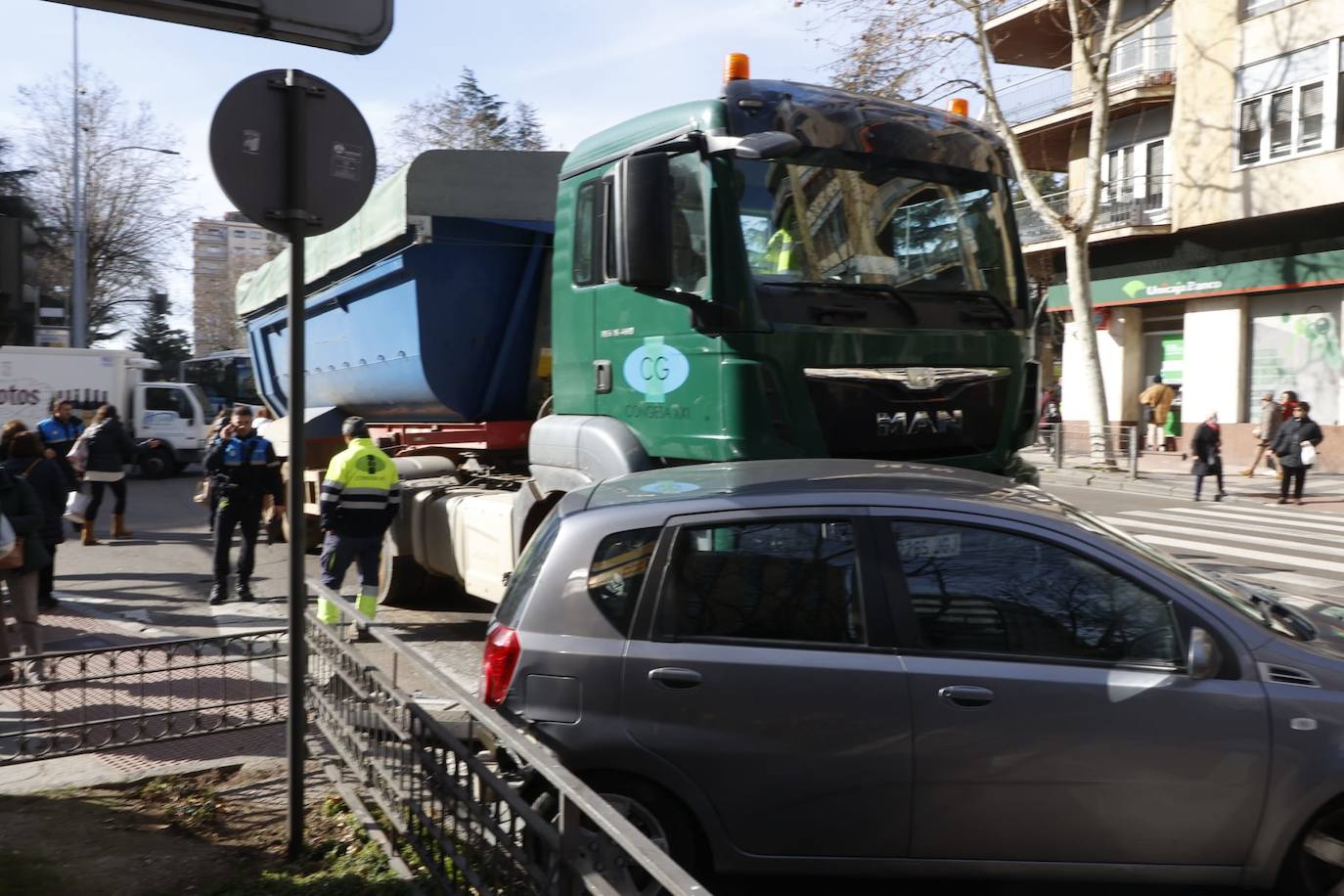 Así fue el espectacular accidente en Carmelitas entre un camión y un coche