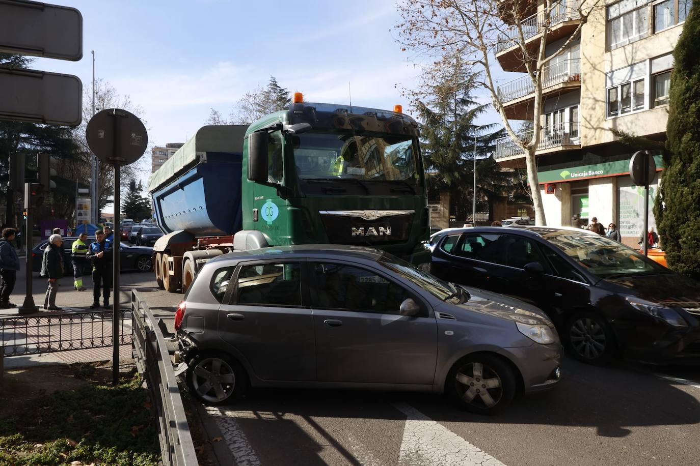 Así fue el espectacular accidente en Carmelitas entre un camión y un coche