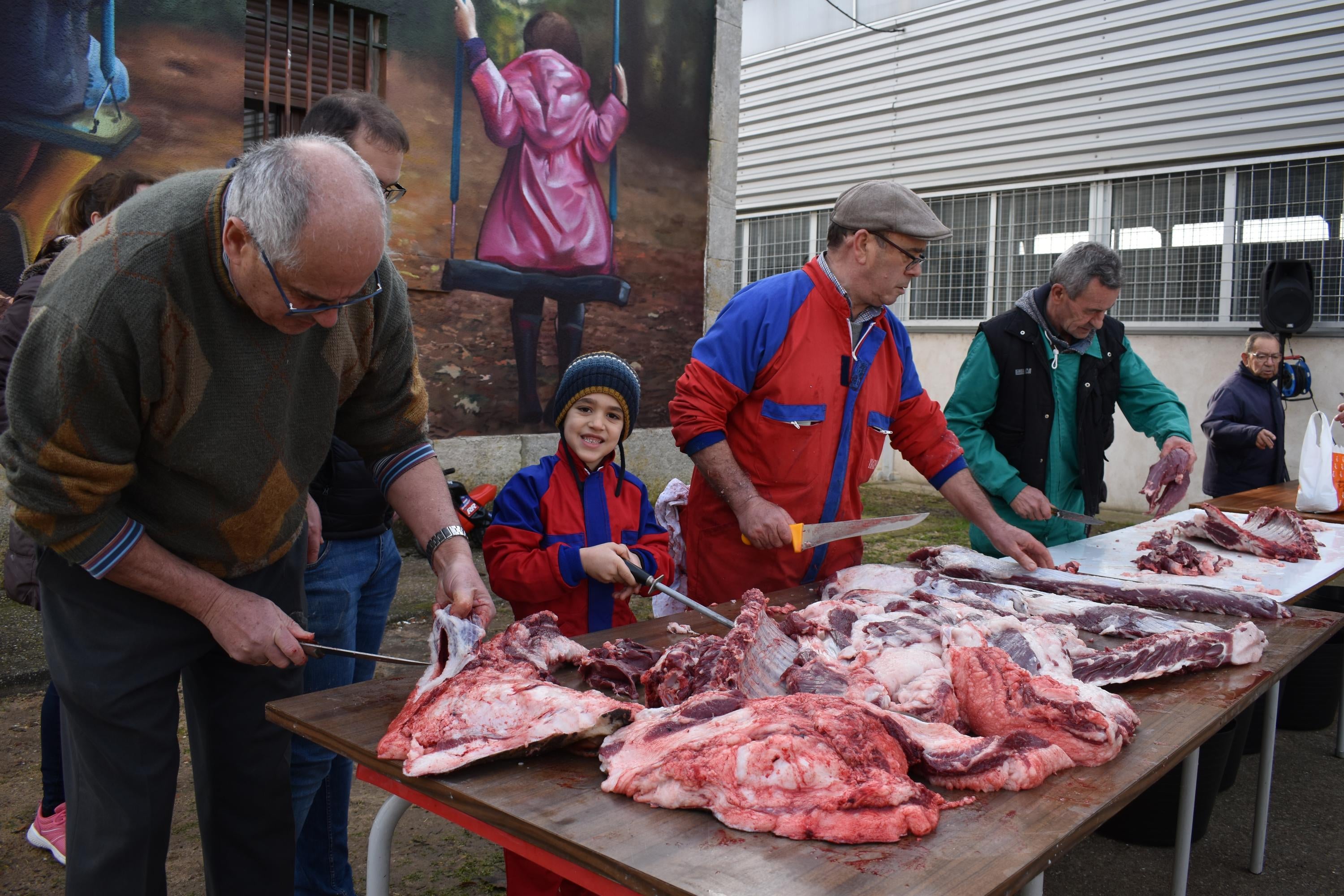 Día de convivencia en Valverdón en torno al cerdo