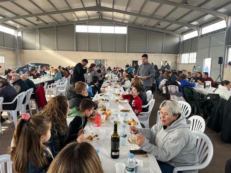 Día de convivencia en Valverdón en torno al cerdo