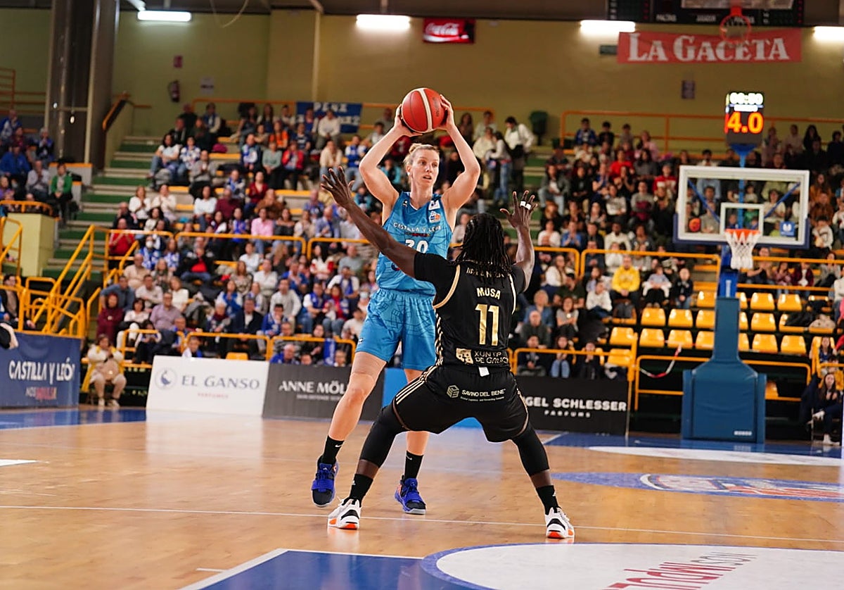 Laura Gil durante una acción del juego.