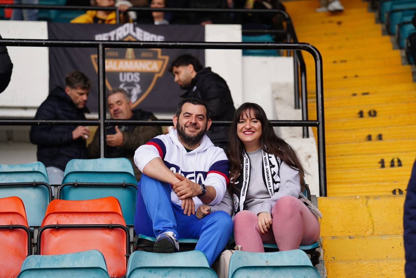 Búscate en la grada del Helmántico en el partido del Salamanca UDS contra La Virgen del Camino