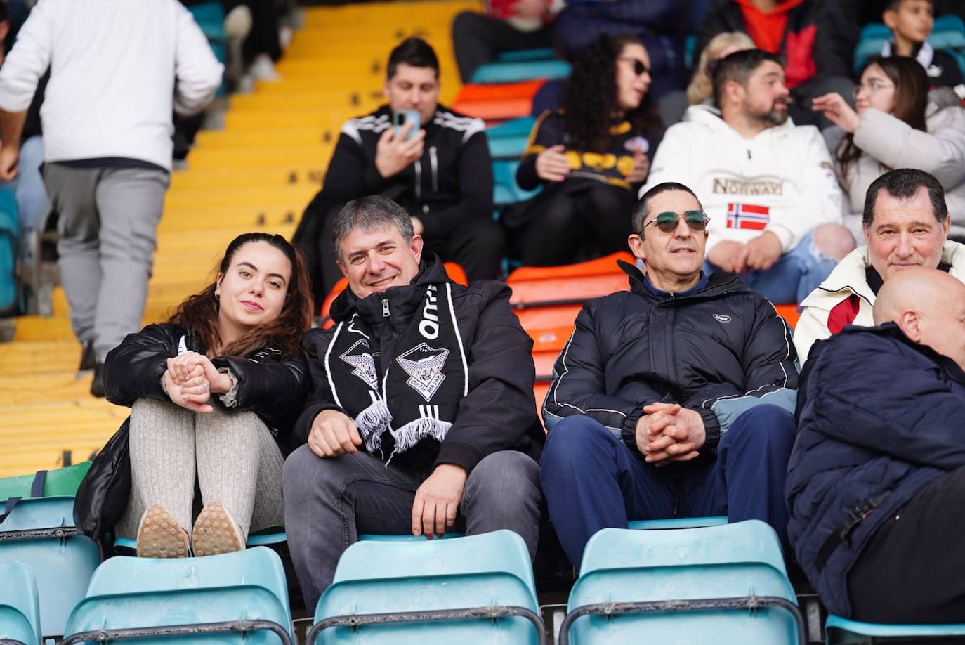 Búscate en la grada del Helmántico en el partido del Salamanca UDS contra La Virgen del Camino