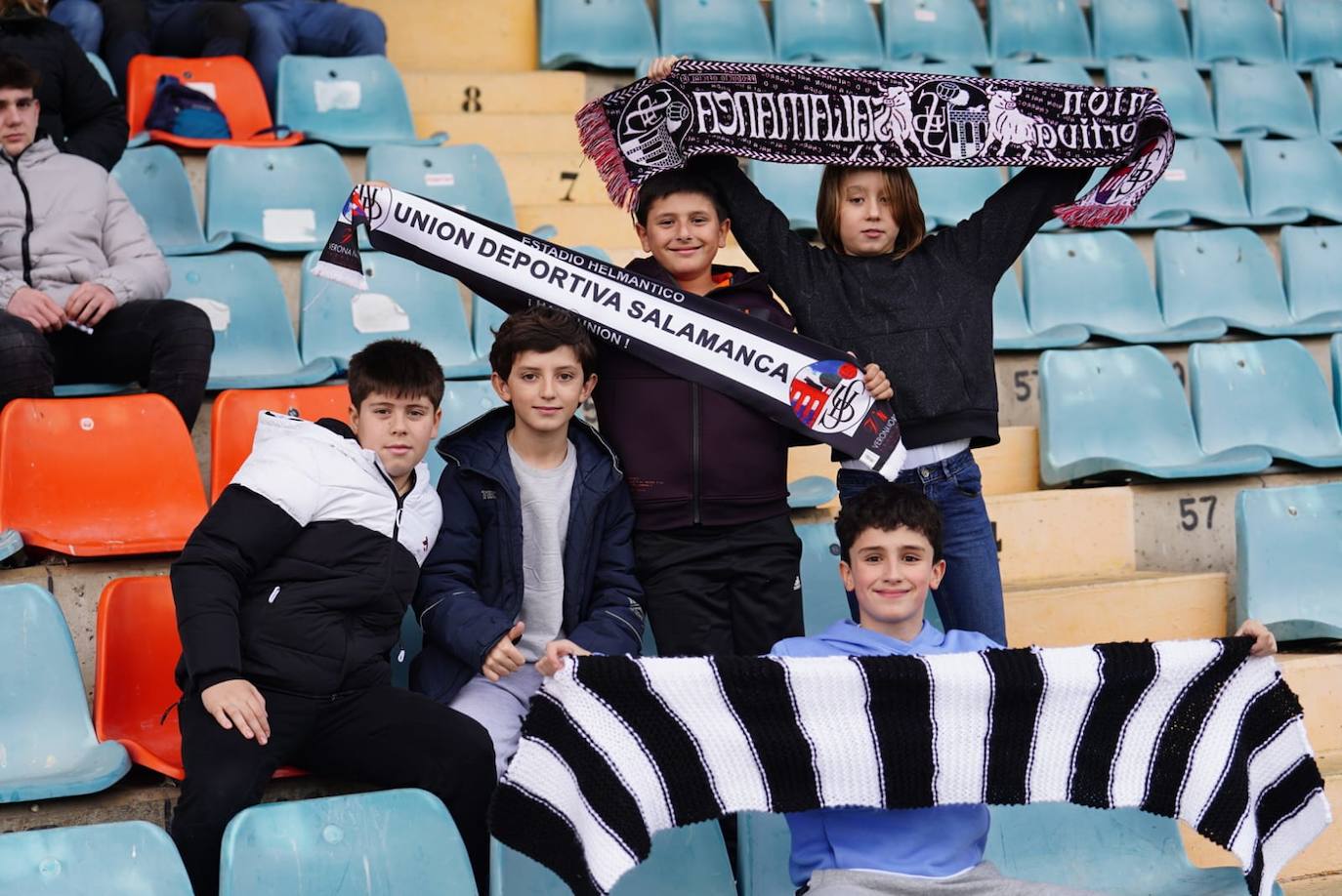 Búscate en la grada del Helmántico en el partido del Salamanca UDS contra La Virgen del Camino