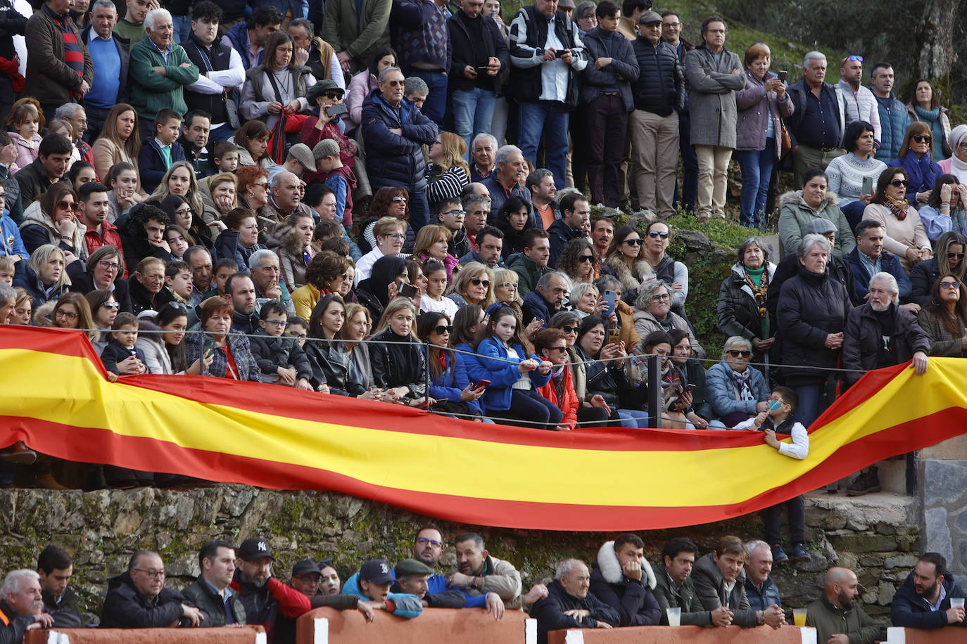 Con ganas de toros en el estreno de la temporada en Valero