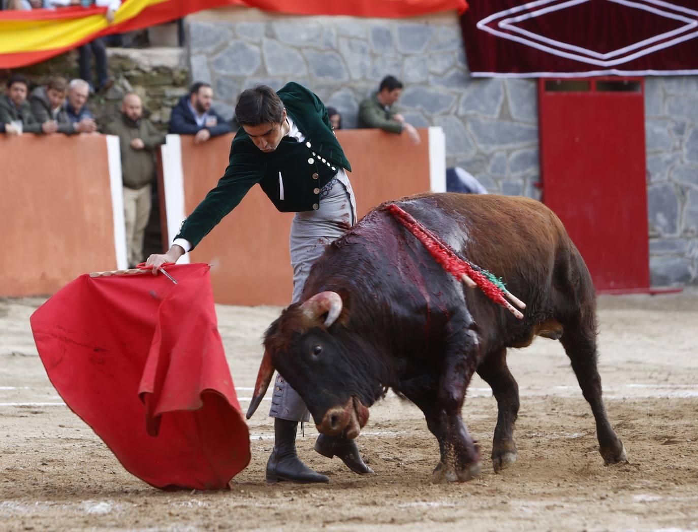 Con ganas de toros en el estreno de la temporada en Valero