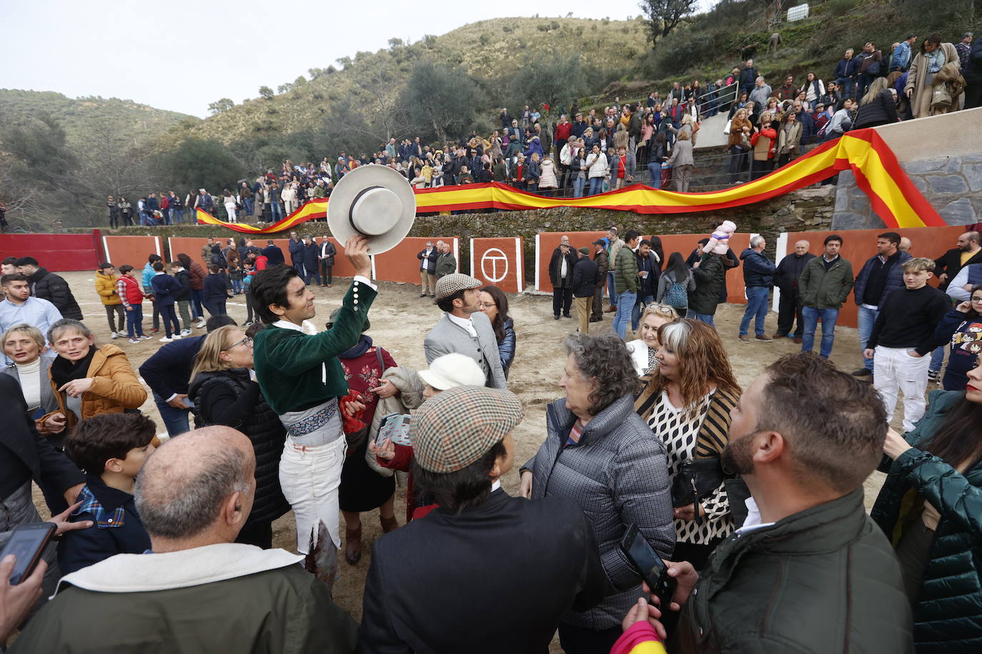 Con ganas de toros en el estreno de la temporada en Valero