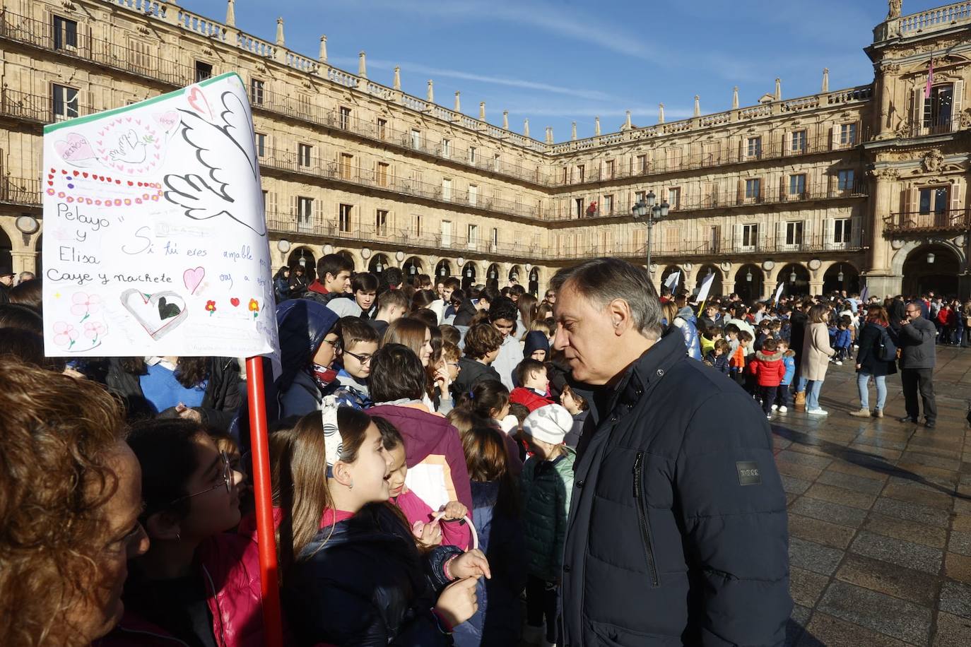 Una Plaza Mayor que aclama a la paz