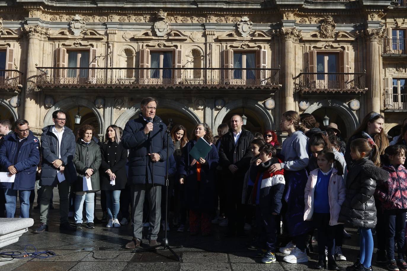 Una Plaza Mayor que aclama a la paz