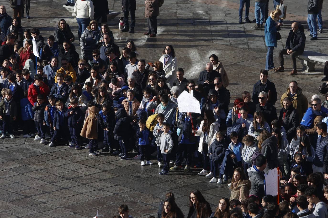 Una Plaza Mayor que aclama a la paz