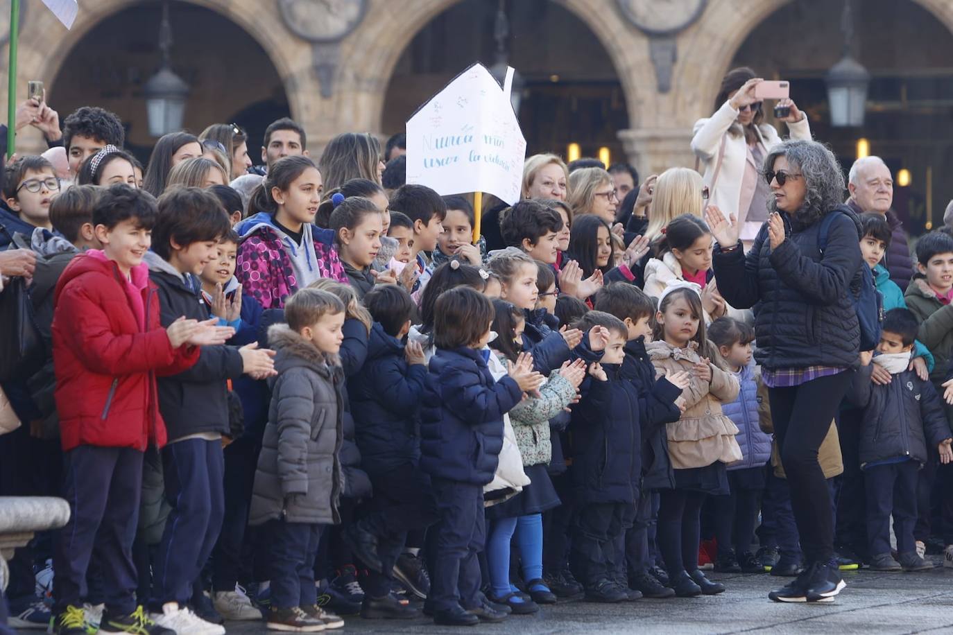 Una Plaza Mayor que aclama a la paz