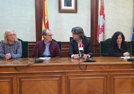 Maite Cascón, José Ramón Santamaría, Luis Francisco Martín y Adriana López, esta tarde en el Ayuntamiento de Béjar.
