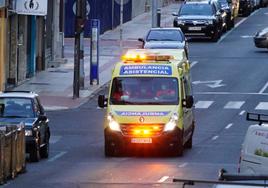 Una ambulancia, por las calles de Salamanca.