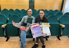 El alcalde de Carbajosa, Pedro Samuel Martín, junto a la edil Alba Hernández.