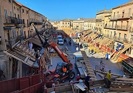 Montaje de tablaos este fin de semana, en la plaza de Ciudad Rodrigo